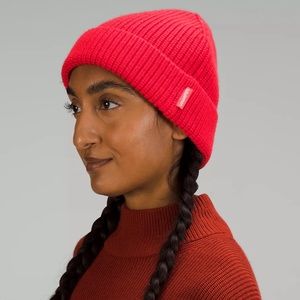 Lululemon close-fit wool blend ribbed knit beanie
